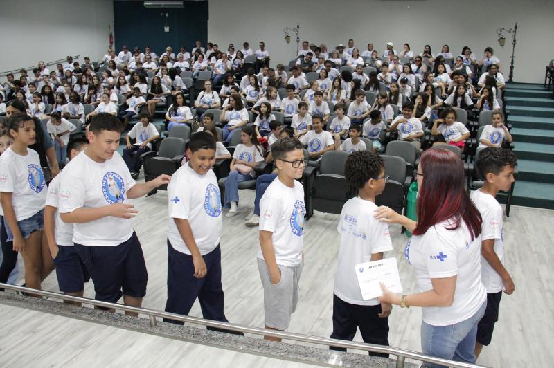 Itajaí realiza cerimônia de formatura dos agentes de endemias mirins