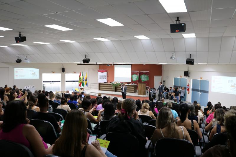 Seminrio Municipal de Educao Inclusiva rene mais de 300 pessoas