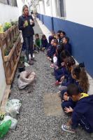 Alunos fazem horta no Centro de Educao Infantil Joo Victorino