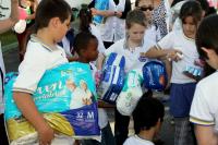 Asilo Dom Bosco recebe doaes de alunos da E.B. Jos Medeiros Vieira