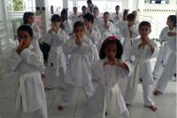 Praticantes das escolinhas de karate de Itaja fazem exame de graduao