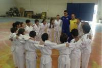 Praticantes das escolinhas de karate de Itaja fazem exame de graduao