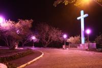 Luzes dos pontos tursticos de Itaja ganham a cor rosa 