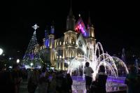 Abertura do Natal EnCanto emociona multido em Itaja