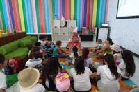 Escola da Inteligncia participa da contao de histria para as crianas na Vila da Regata
