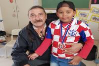 Ex-goleiro do Marclio Dias visita Centro de Educao Infantil