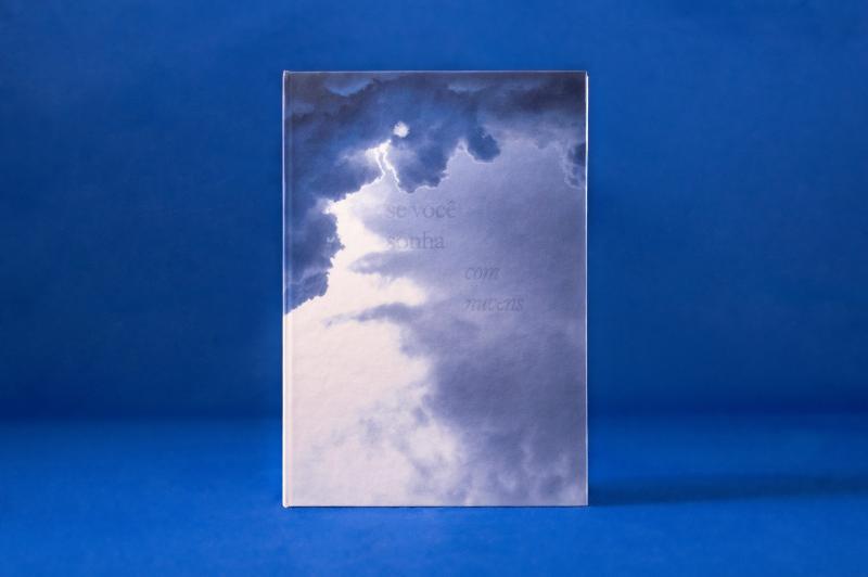 Publicação retrata em fotografias e textos a paisagem mutável do céu de Itajaí