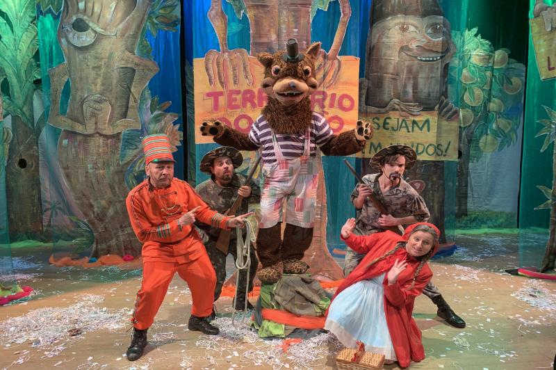 Teatro Municipal sedia espetáculo infantil Chapeuzinho Vermelho e o Lobo Mau neste domingo (17)
