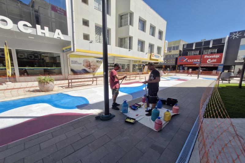 Rua colorida de Itajaí vai ligar a Hercílio Luz à nova Praça dos Correios 