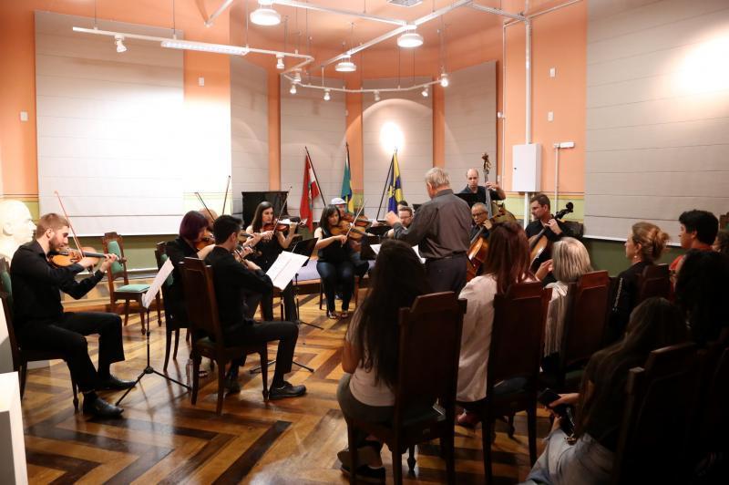 Orquestra de Câmara do Imcarti abre o calendário 2024 do projeto Música no Museu