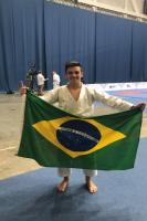 Karateca de Itaja conquista ouro em mundial 