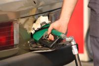 Gasolina comum pode variar em at R$ 0,60 conforme o tipo de pagamento