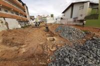 Prolongamento da rua Uruguai recebe tubulao de drenagem