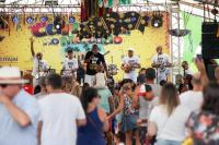 Crianas tm diverso garantida em bailinho infantil de Carnaval