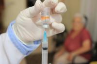 Coronavrus: Itaja comea a vacinar idosos em instituies de longa permanncia