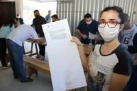 Cinquenta famílias do Limoeiro recebem escrituras pelo Plano de Regularização Fundiária de Itajaí