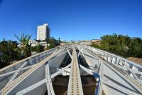 Vigas metálicas de 180 toneladas dão sustentação à ponte entre São João e São Vicente