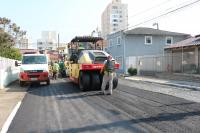 Quatro ruas do Centro de Itaja recebem novo asfalto