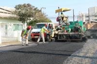 Quatro ruas do Centro de Itaja recebem novo asfalto