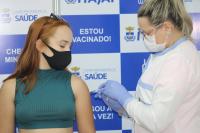 Itajaí realiza vacinação de adolescentes e reforço para idosos com 80 anos ou mais neste sábado (18)