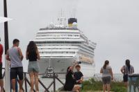 Primeiro navio da temporada chega a Itaja com milhares de turistas