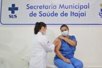 Itajaí completa um ano de vacinação contra Covid-19 com mais de 86% da população imunizada