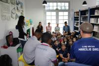 Diretoria e jogadores do Marclio Dias participam do projeto de leitura da Biblioteca