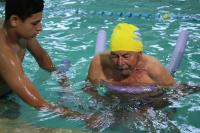 Ncleo Nadar do So Vicente recebe aluno de 95 anos